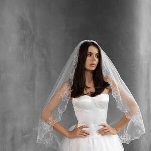 Elegant White Lace Bridal Veil